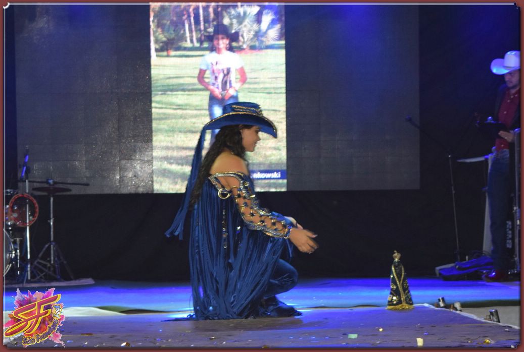 DESFILE DA RAINHA DA EXPOVALE 2019